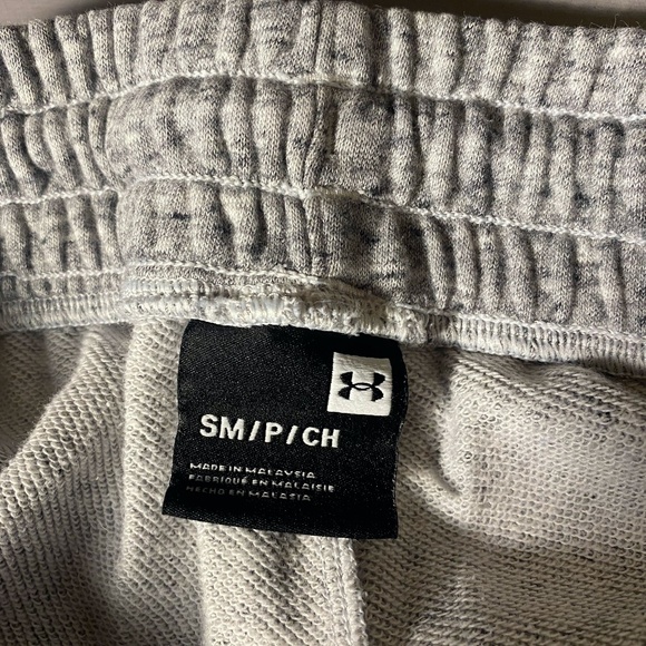 Under Armour Grey Sweat Shorts Size Small - Picture 3 of 3